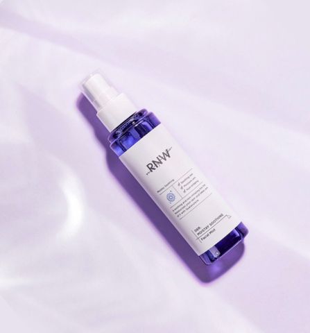  RNW - Xịt dưỡng - Der. Moistay Soothing Facial Mist (100ml) 