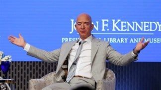 Tỷ phú Jeff Bezos bất ngờ tuyên bố từ chức CEO Amazon vào cuối năm nay, ai sẽ thay thế được vị trí của ông?