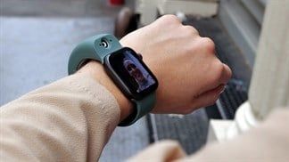Wristcam - dây đeo tích hợp camera trước và sau dành riêng cho Apple Watch, giúp người dùng có thể gọi video trực tuyến