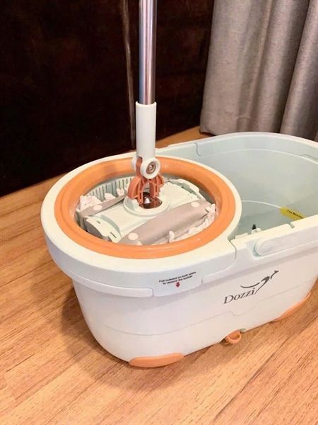 BỘ LAU NHÀ DOZZI ĐA NĂNG: (gồm 1 thùng, 1 cán, 4 bông lau).