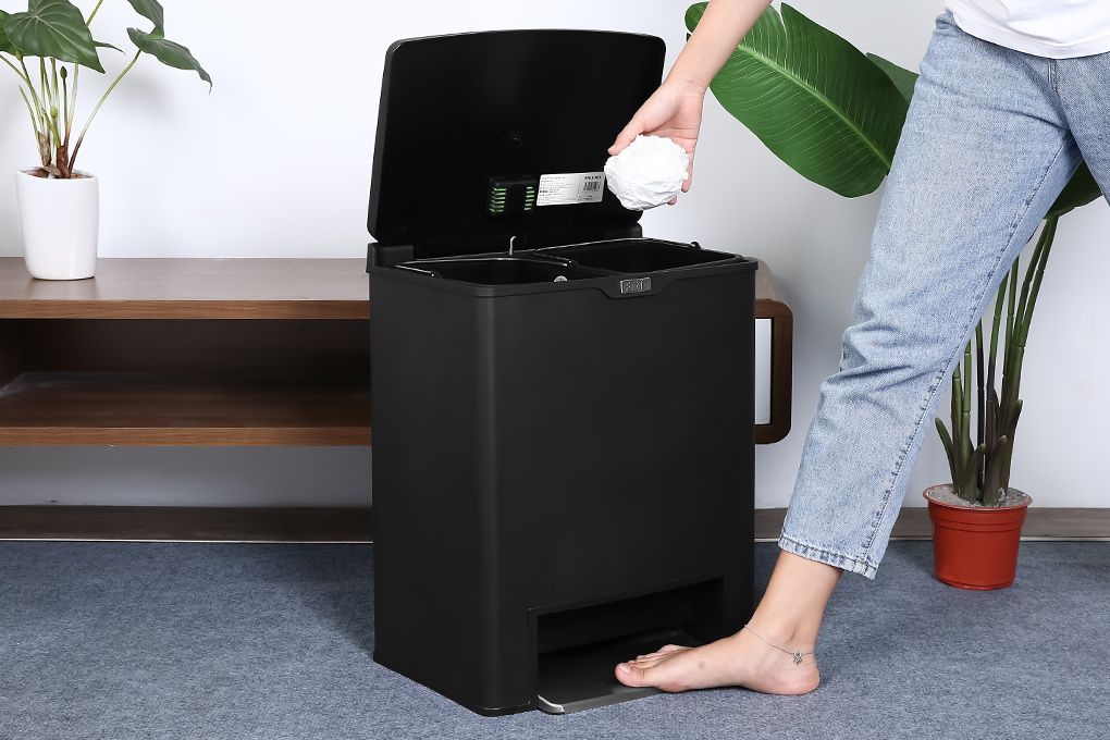 Thùng rác FITIS MEGA - Đạp thấp đôi - ĐEN SPD1-903