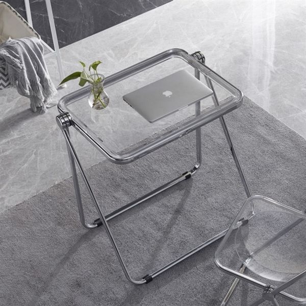 Bàn ghế trong suốt