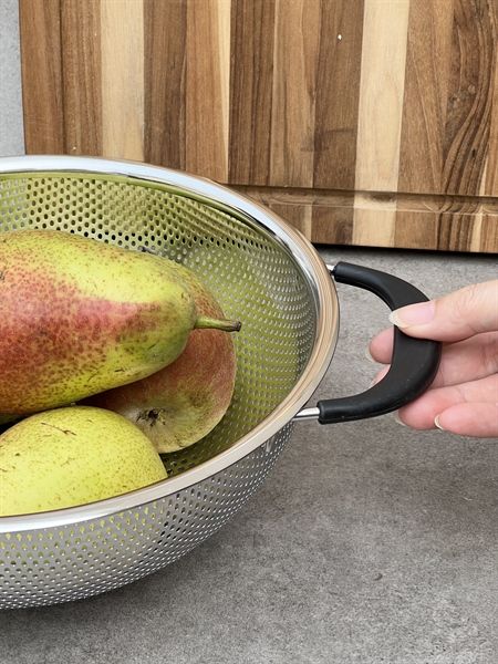 Rổ inox liền khối 2 tay cầm có chân Kaiyo