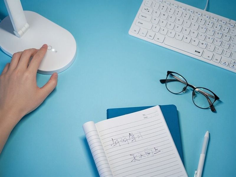 Đèn học bài làm việc IKEA FETTAGG bật tắt cảm ứng