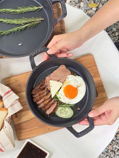 Chảo gang 2 tay cầm Oceno MÀU ĐỎ