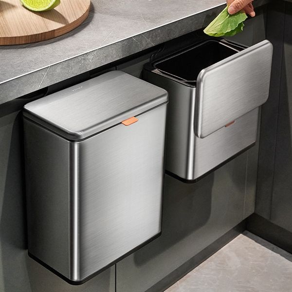 Thùng rác inox TREO TỦ TOBIN có lõi bên trong có miếng dán