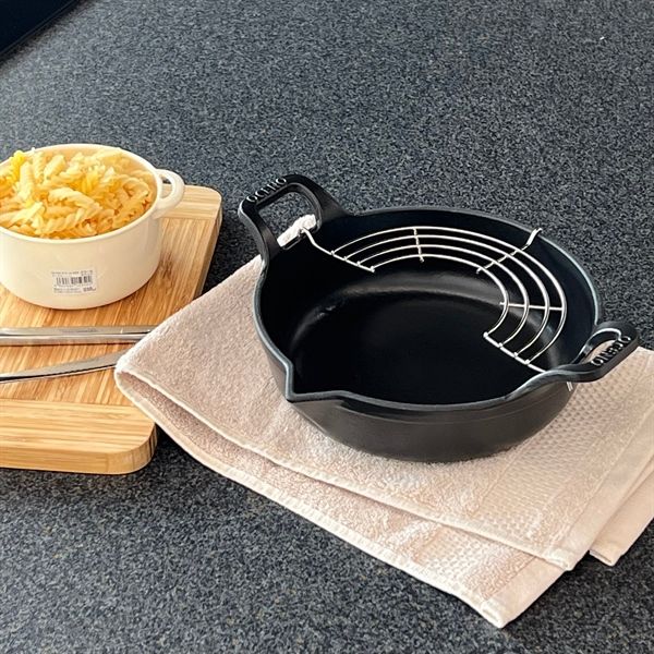 Chảo gang Tempura mỏ chim kèm giá gác.