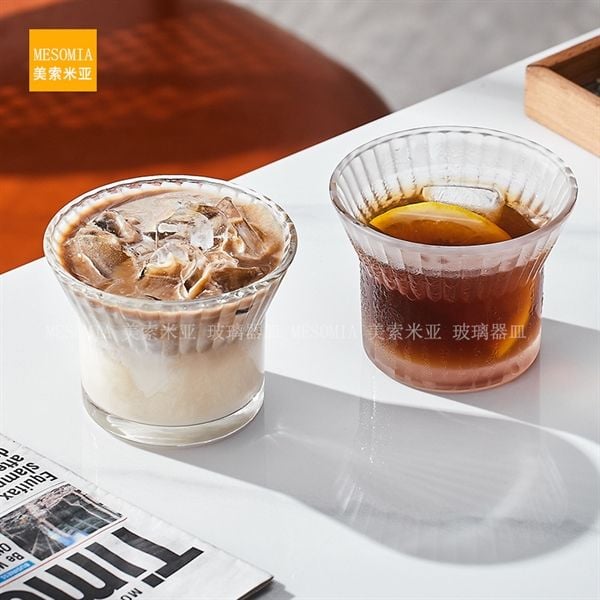 Ly thủy tinh miệng loe uống trà cà phê