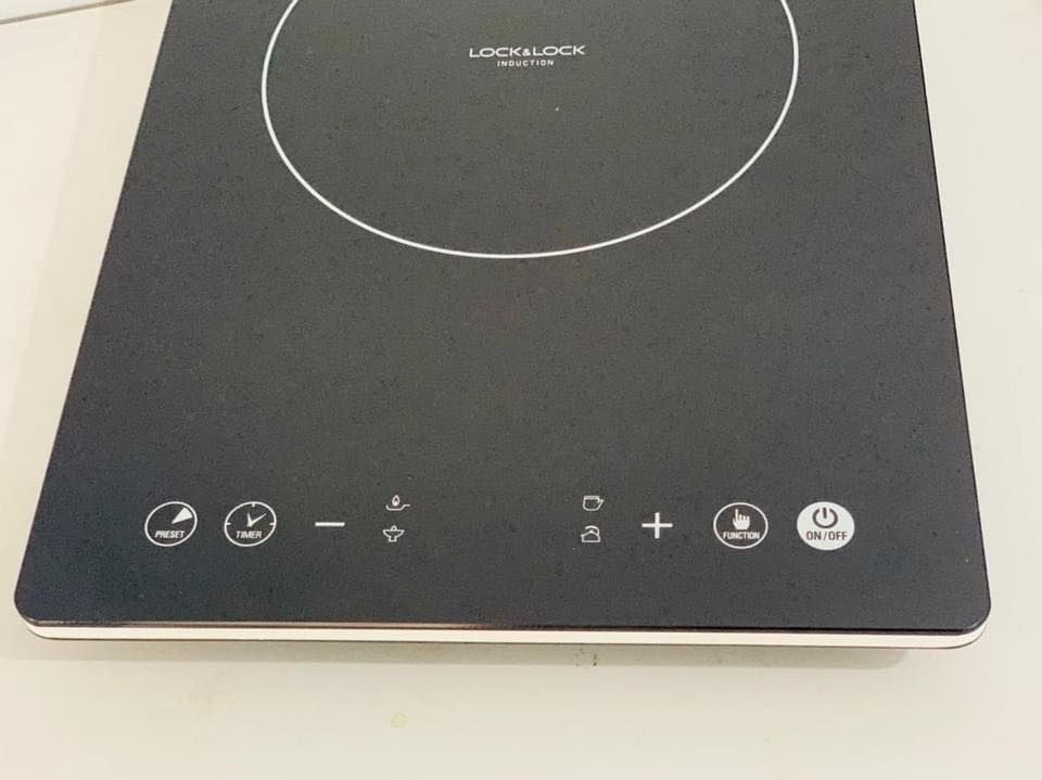 Bếp từ Lock Lock thiết kế thông minh