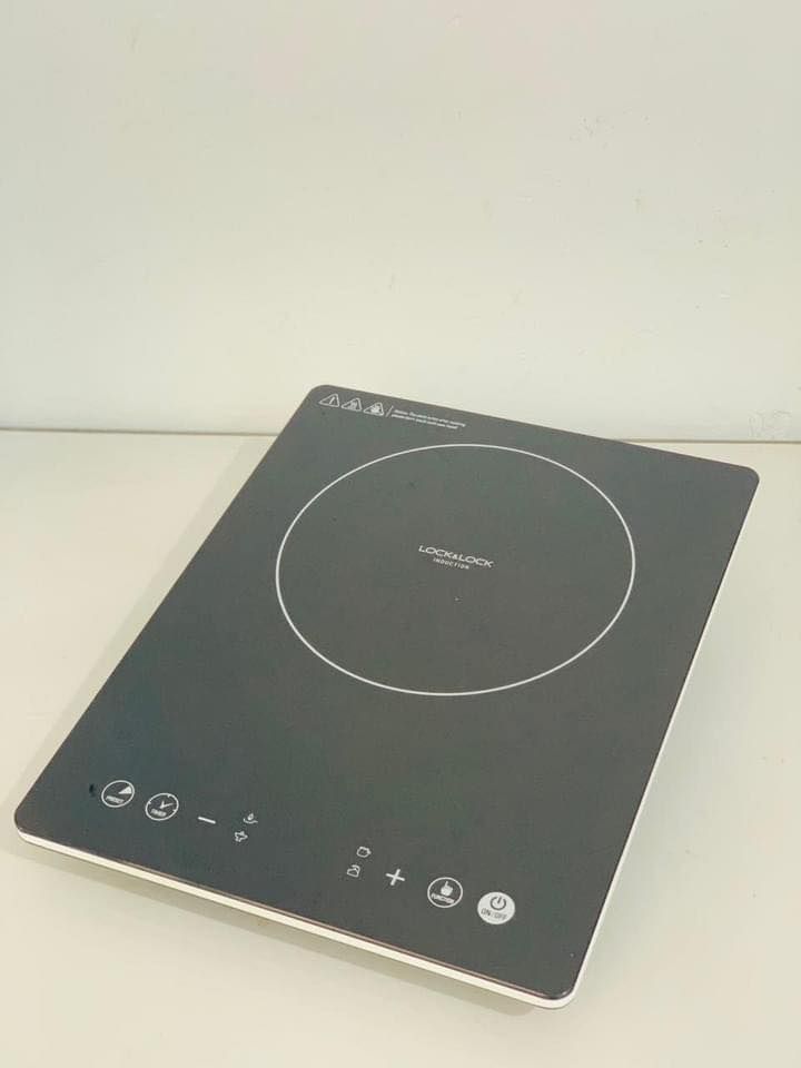 Bếp từ Lock Lock thiết kế thông minh