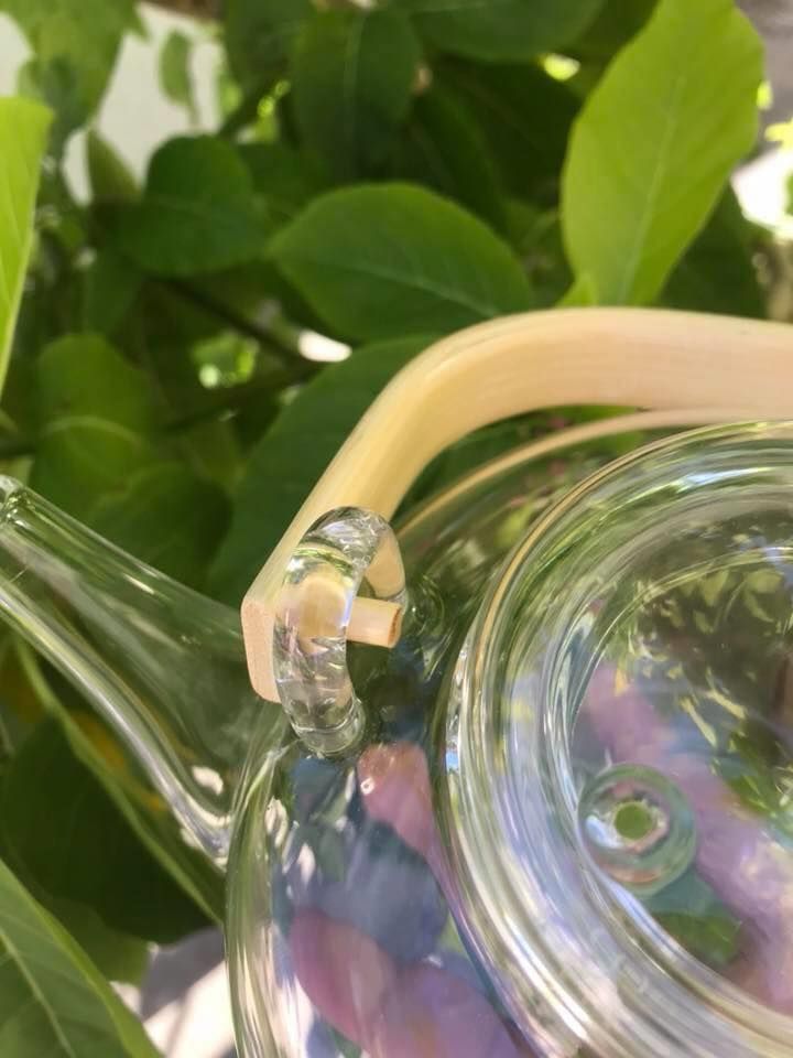 Bình trà thủy tinh chịu nhiệt 900ml quai gỗ