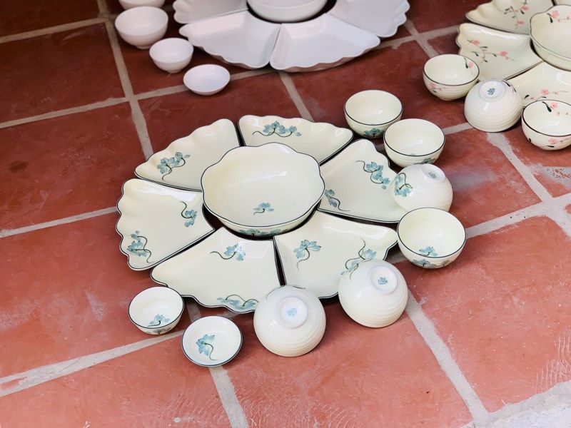 Bộ chén đĩa sứ dùng bày đồ ăn hoặc cỗ cúng rất đẹp