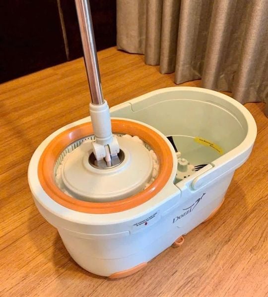 BỘ LAU NHÀ DOZZI ĐA NĂNG: (gồm 1 thùng, 1 cán, 4 bông lau).