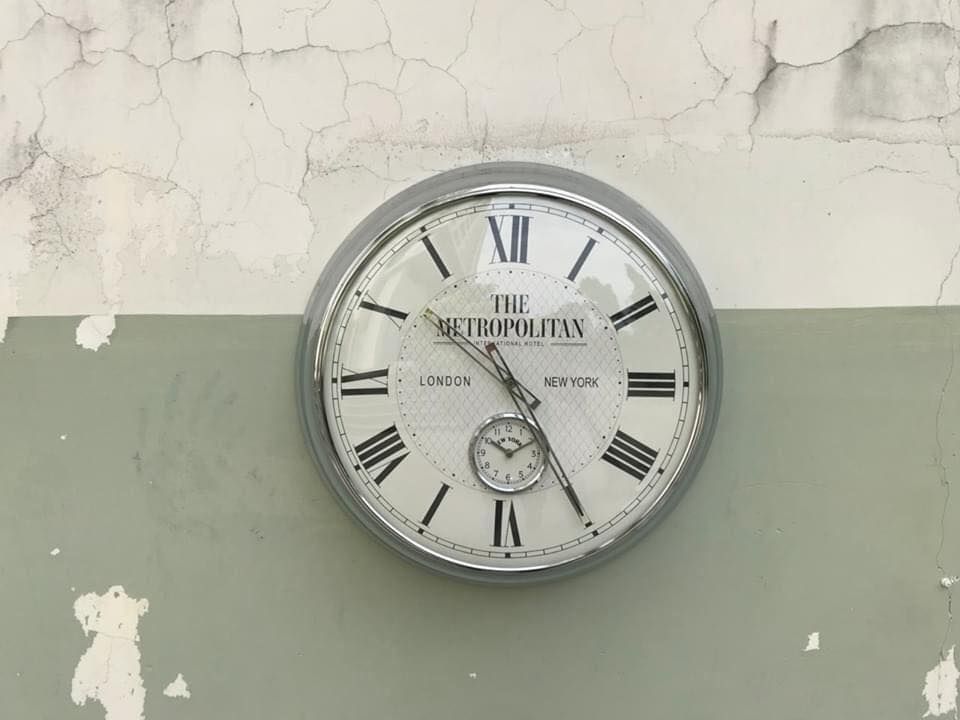 Đồng hồ treo tường viền thép mặt kính 50cm