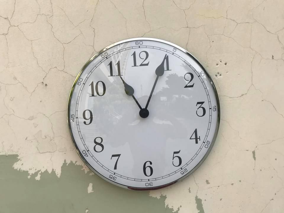 Đồng hồ treo tường siêu mỏng mặt lồi