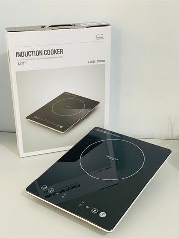 Bếp từ Lock Lock thiết kế thông minh