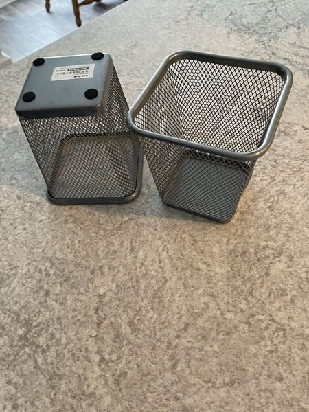 Bộ 2 Cái Dụng Cụ Đừng Bút DOKUMENT PEN CUP