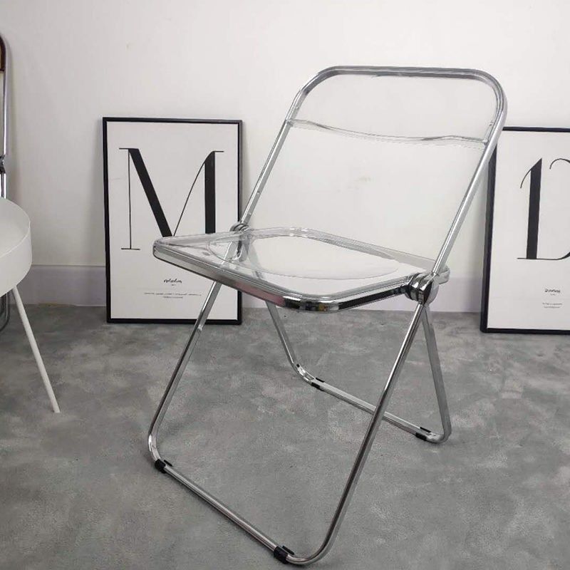 Bàn ghế trong suốt