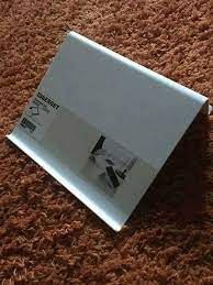 Giá để máy tính bảng Ikea isberget