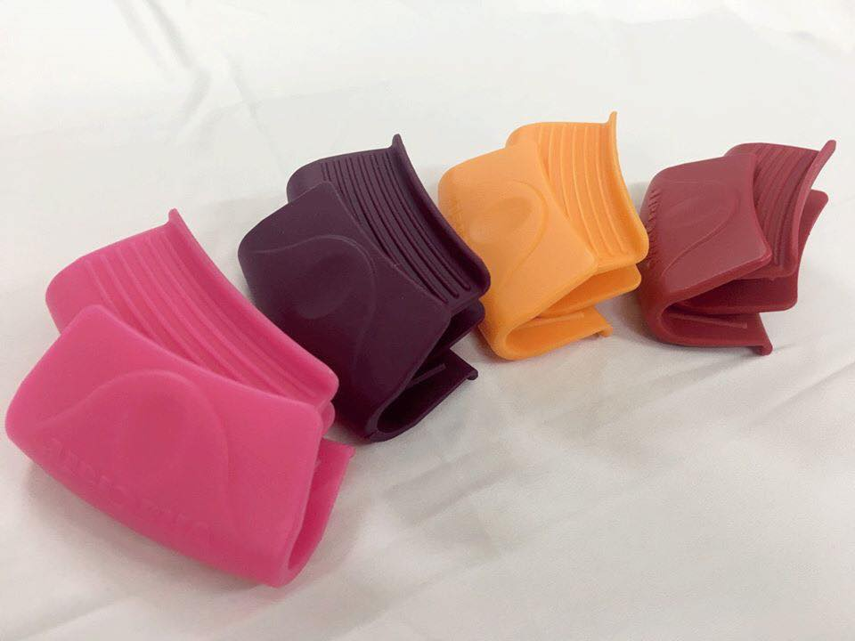 Nhấc nồi silicon chịu nhiệt Vita Carft Nhật