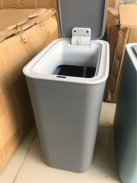 Thùng rác cảm ứng EKO 8L