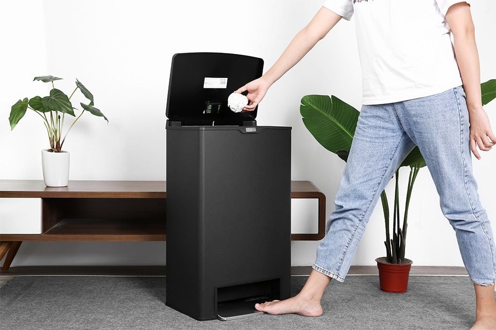 Thùng rác đạp lớn MEGA 40l 40*29*73cm MÀU ĐEN