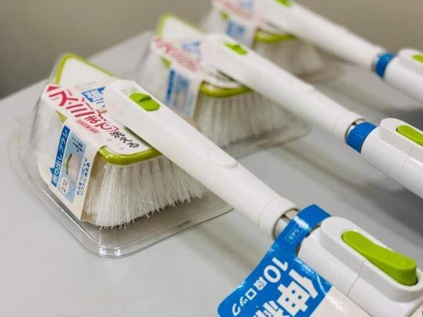 Bàn chải nhà tắm Nhật có thể điều chỉnh độ dài