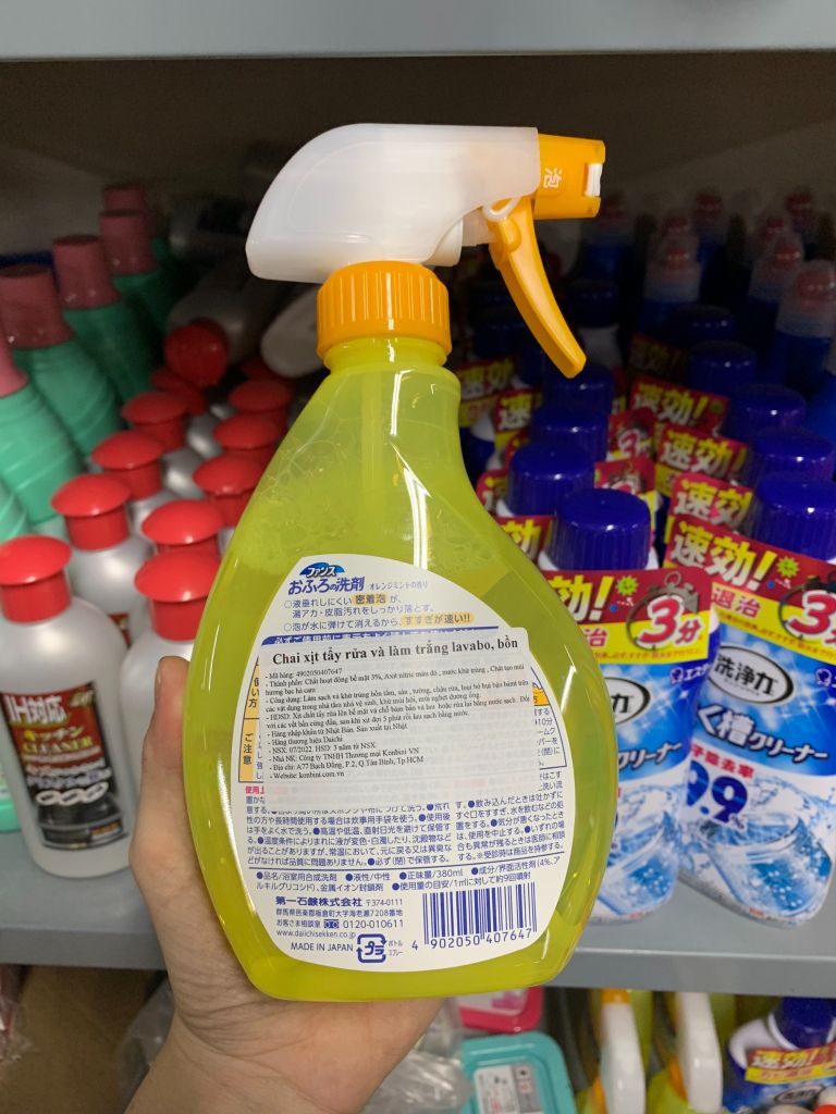 Chai vệ sinh nhà tắm, bồn rửa 400ml Hương cam bạc hà Nhật Bản