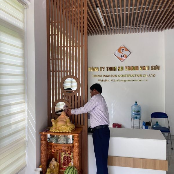  Vách bàn thờ ông địa văn phòng VOD28 