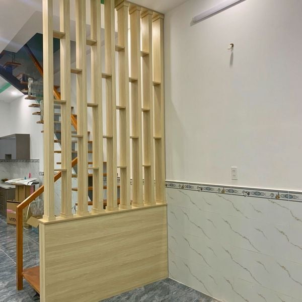 Lam gỗ - vách ngăn phòng khách