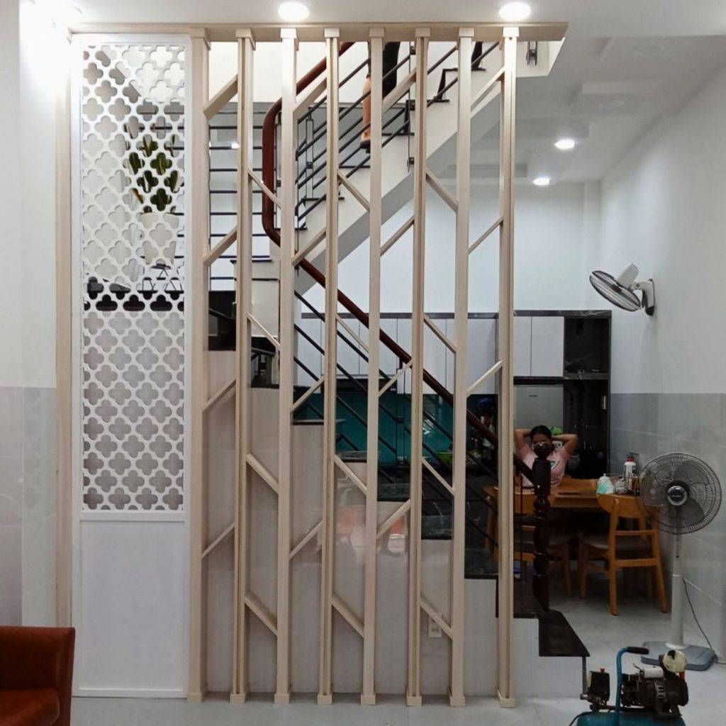 Vách ngăn cầu thang đẹp hiện đại CT32