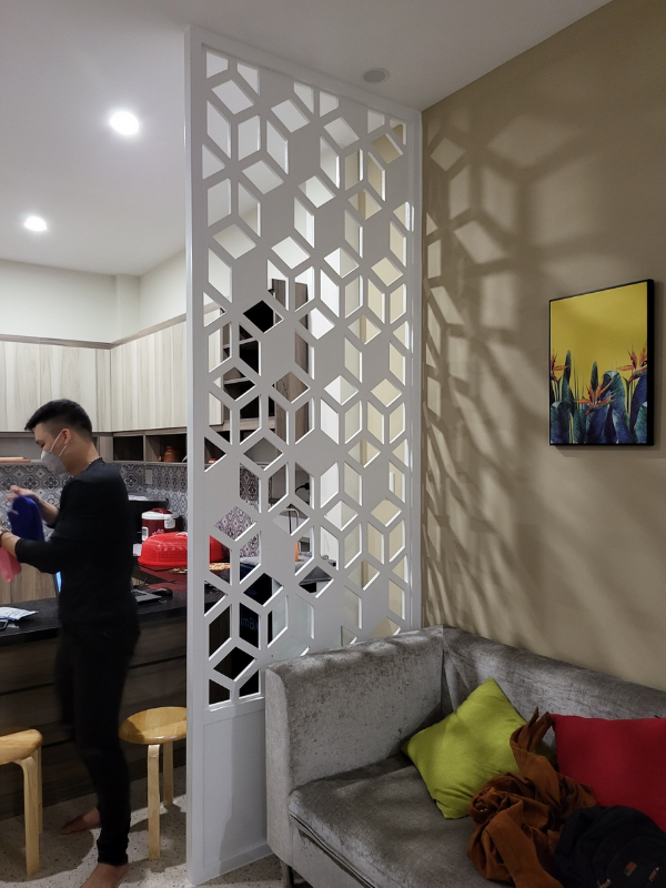 Vách ngăn phòng bếp sơn trắng PB16