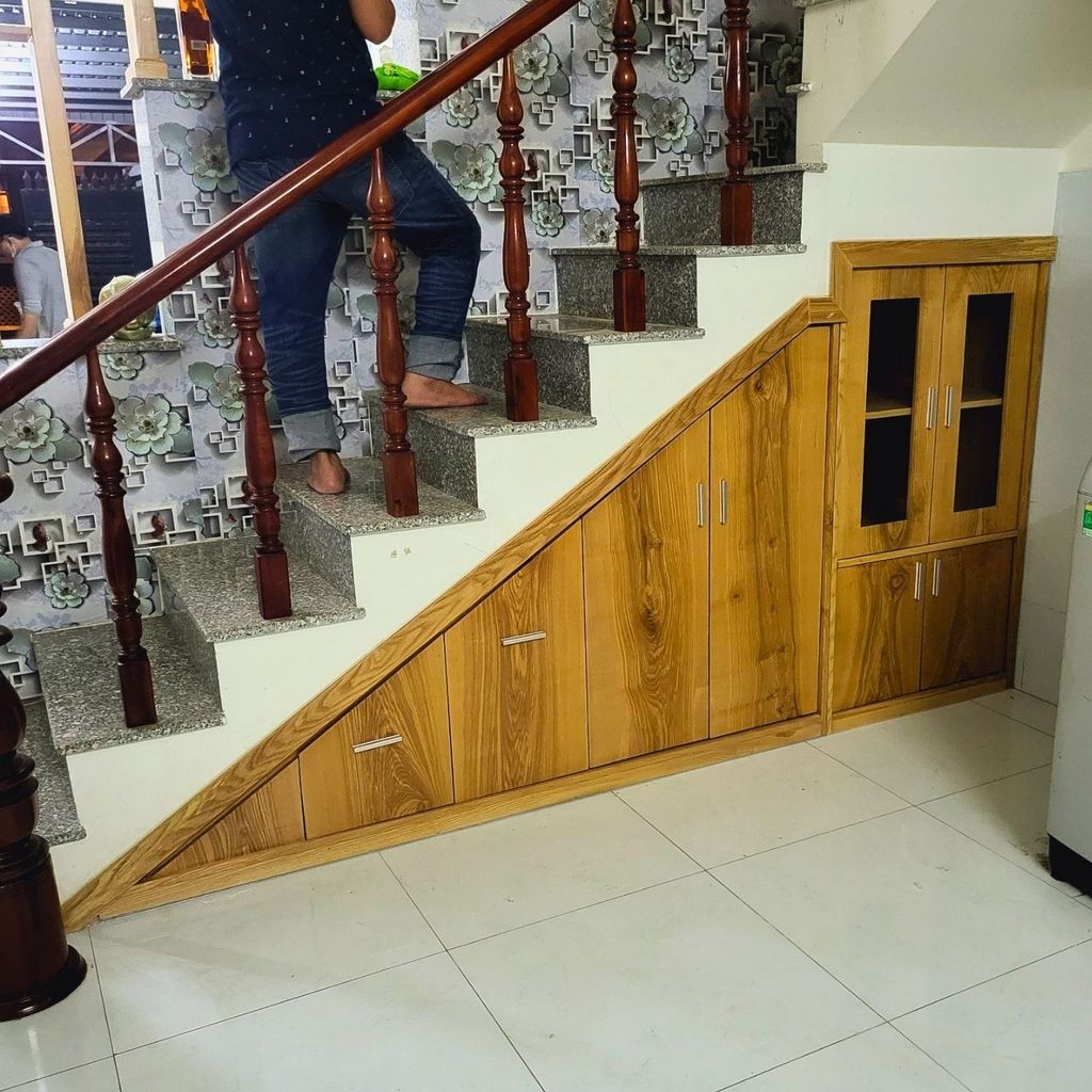 Trang trí kệ cầu thang KCT11