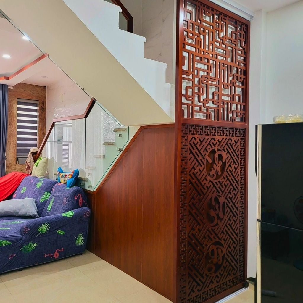 Kệ trang trí cầu thang KCT23