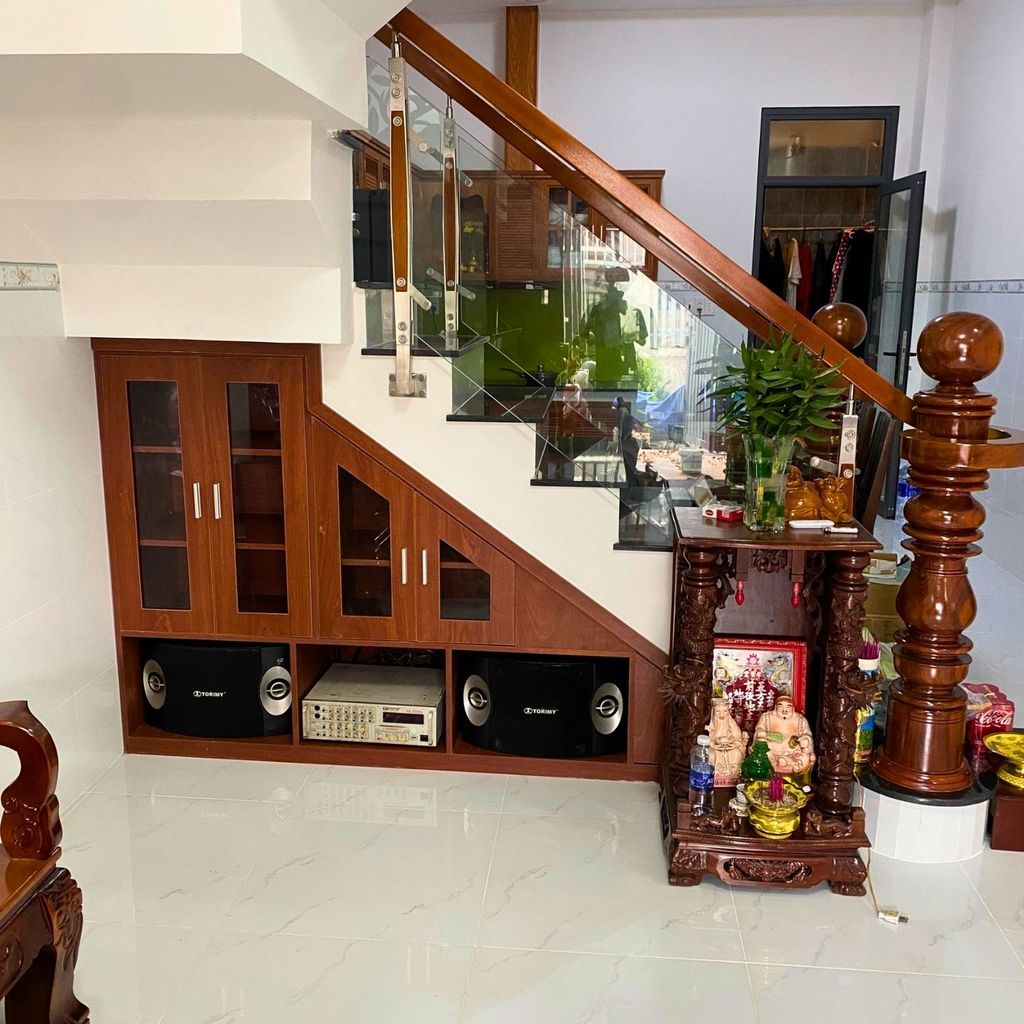 Tủ kệ cầu thang đẹp KCT08