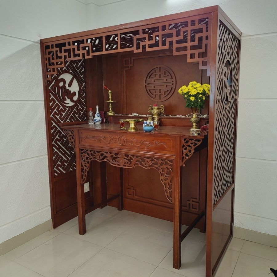 Vách phòng thờ kết hợp bàn gia tiên Sồi PT22