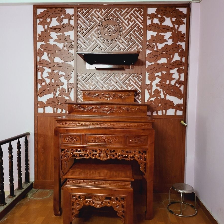 Vách ngăn phòng thờ PT24