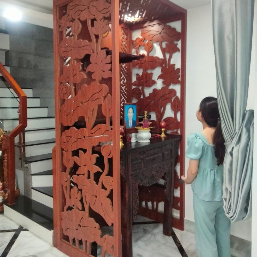 Vách ốp phòng thờ hiện đại PT44