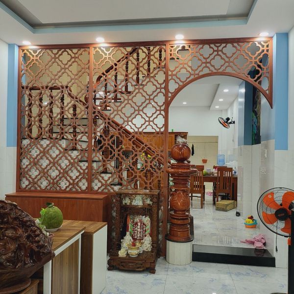 vách che cầu thang