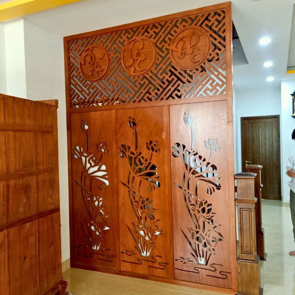 Vách ngăn phòng thờ với phòng khách PT169