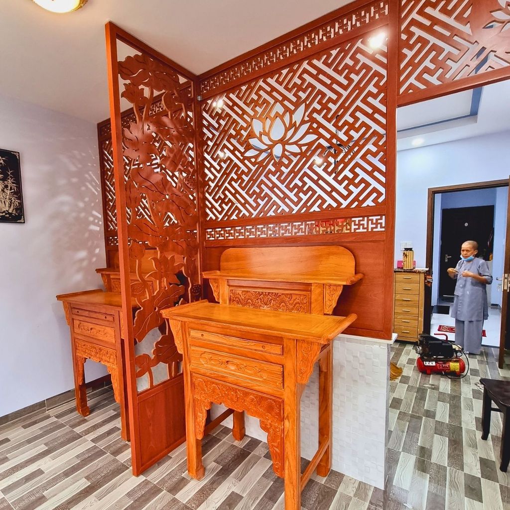 Mẫu vách ôp phòng thờ đẹp PT118