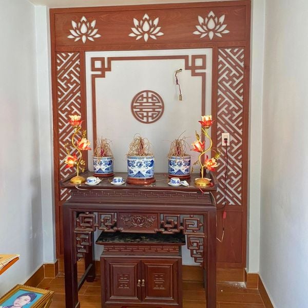 Vách ngăn phòng thờ