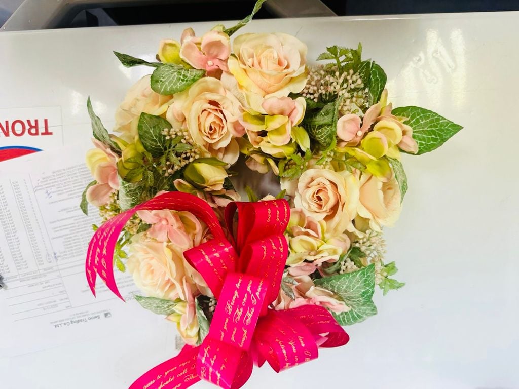 Hoa giả bằng nhựa