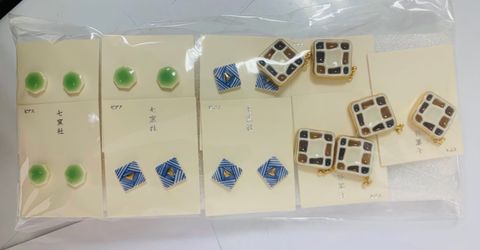 Bông tai trang sức kim loại