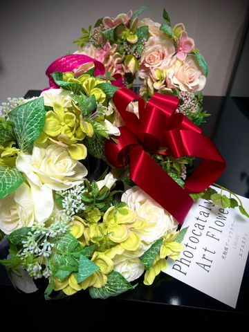 Hoa giả bằng nhựa