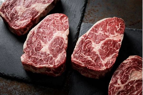  Bò đen Angus (Ribeye) 