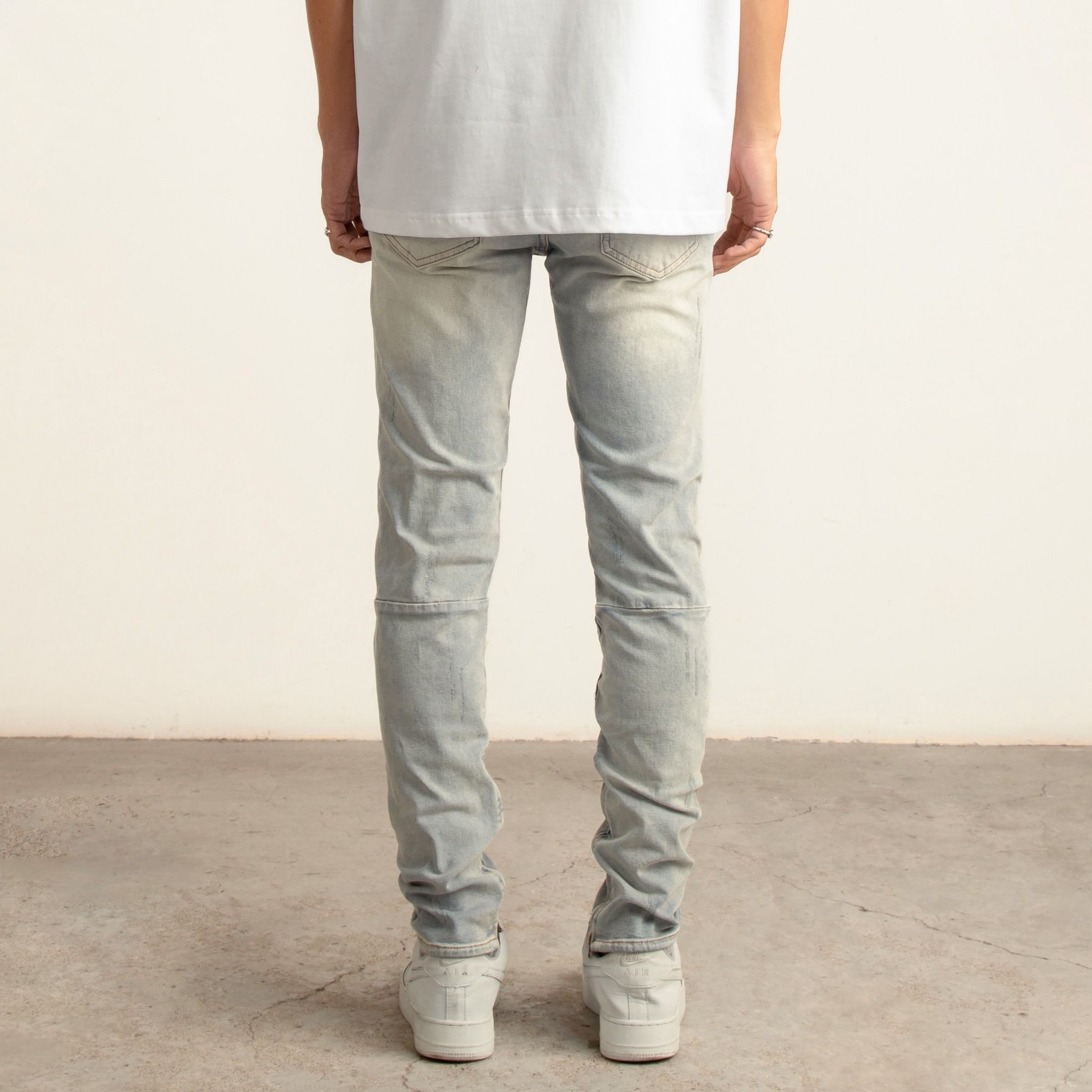  Z36 - RESTITCHED ZIPPER JEANS - LIGHT BLUE 