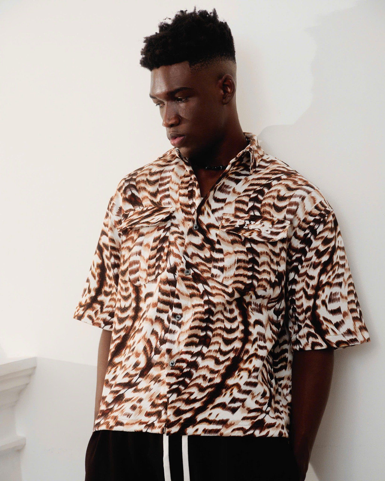  SH4 - SHORT-SLEEVE SHIRT WITH FEATHER-LEAF PATTERN 