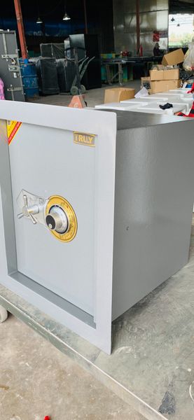 Két Sắt Âm Tường Làm Theo Yêu Cầu