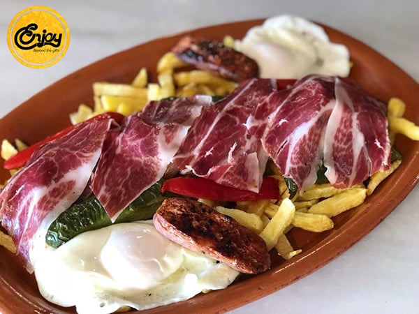 Heo muối jamón ibérico được cắt lát mỏng để ăn kèm với món khác